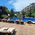 3 With Poolview In Cascadas Апартамент Слънчев бряг
